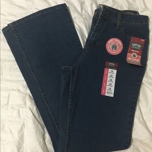 NWT Signature totally slimming size 10 jeans